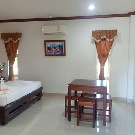 Capital O 75415 Nanthachart Riverview Resort Samut Songkhram Exterior photo