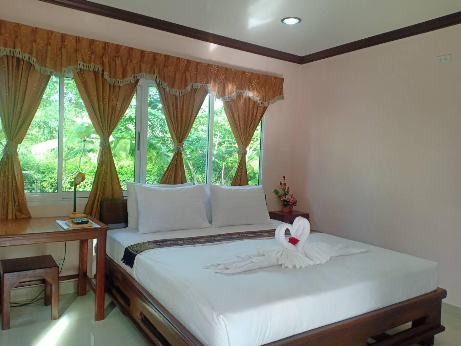 Capital O 75415 Nanthachart Riverview Resort Samut Songkhram Exterior photo
